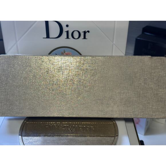 Dior Prestige Limited Edition 7 piece skin care set in Gold “CD” logo zip case - Picture 7 of 7